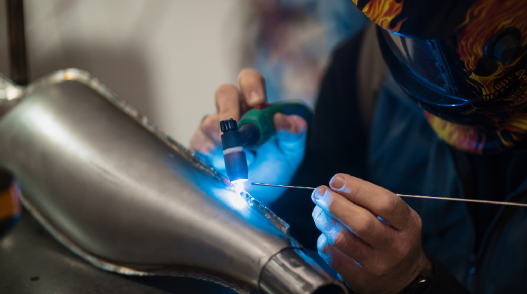 Connecting the Grid- Mastering Busbar-to-Cell Welding in Large-Scale Energy Storage