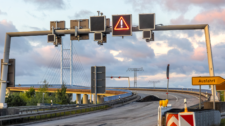 Smart infrastructure – Monitoring bridges and dams with FBG sensors
